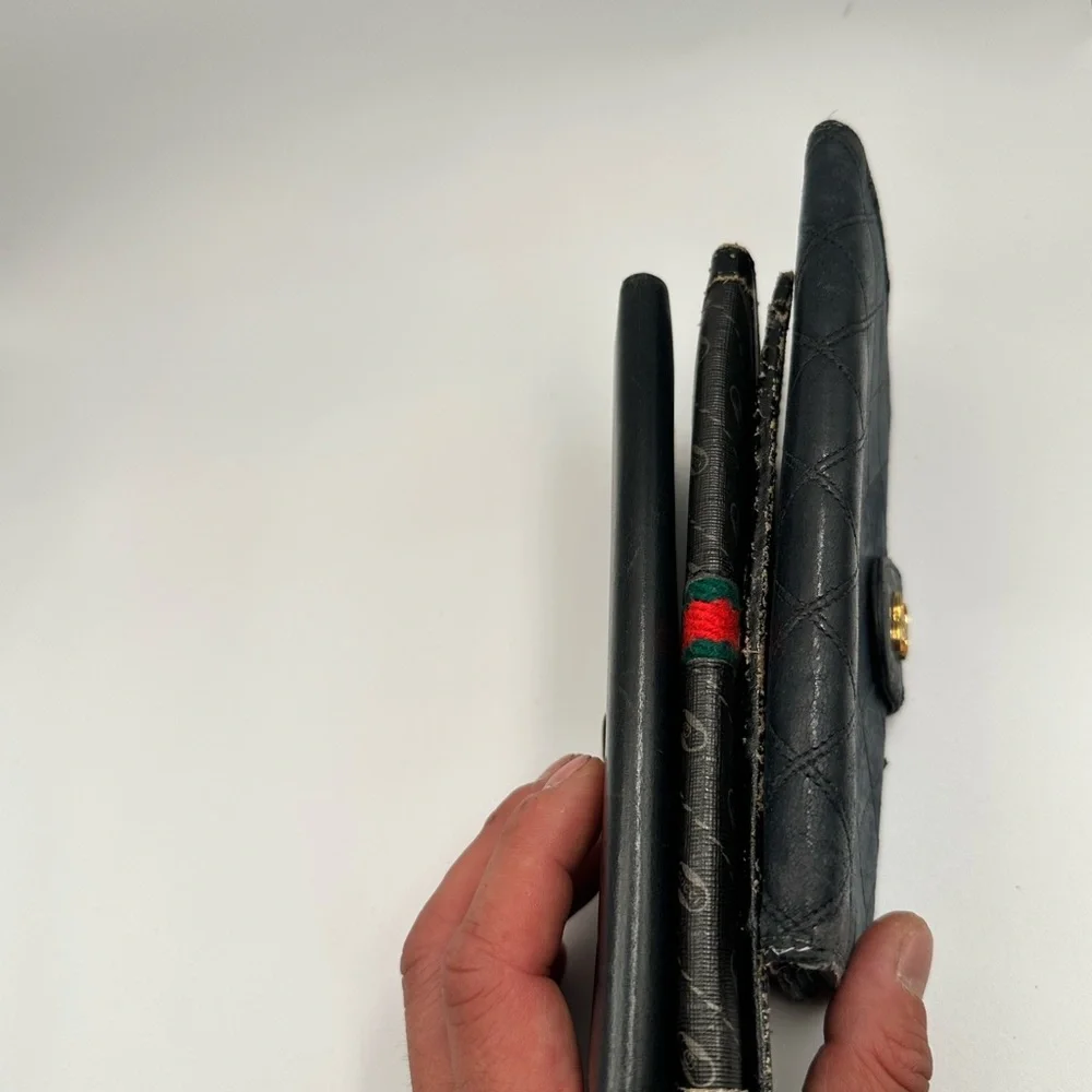 Gucci & Chanel wallet. These are rehab wallet. Please look at the pouch - Picture 4 of 9